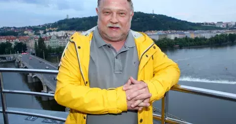 Létající Čestmír po 42 letech: Lukáš Bach nám prozradil, co ho dnes živí