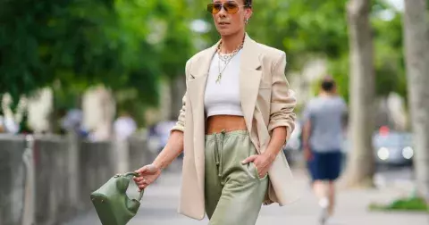 Mátově zelená je passé, barvou roku je letos tento odstín zelené. Pistáciová si letos podmanila i šatník Italek
