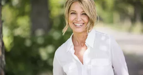 Galerie levné vlasové kosmetiky pro ženy po 50: Vlasová odbornice radí tipy a odhaluje tajemství krásné hřívy