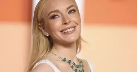 Celebrity milují almond milk blond. Bude tato barva slušet i vám? V péči o ni pomůže speciální šampon a vaši pleť prozáří, říká stylistka