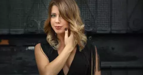 Nejkrásnější trendy účesy roku 2025 pro ženy 50+ podle tvaru obličeje