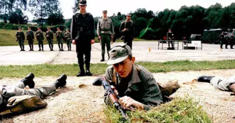 Šikanovaný Kyslík ze socialistického seriálu Chlapci a chlapi: Vladimír Javorský málem získal Oscara, role vojína je pro něj prokletím