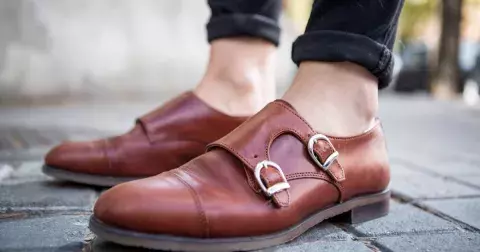 Jaké boty letos nahradí nadčasové mokasíny? Milovnice pánského stylu zaplesají
