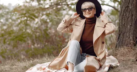 Vsaďte na chytré jarní vrstvení: Tipy na outfity, které s přehledem odolají rozmarům jarního počasí