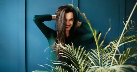 Tato barva neskutečně omladí: .Zelená bude na jaře a v létě 2025 dominovat snad všem trendy kouskům, od triček až po lodičky