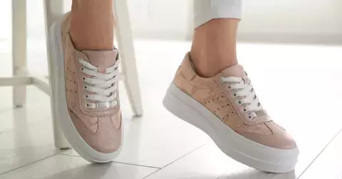 Jsou pro vás tenisky jedinými botami, které uznáváte? Pořiďte si je letos v těch nejmodernějších barvách. Hledejte i v levných obchodech