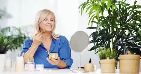 Přirozené líčení podle trendů letošního jara: Základem je hydratace pleti, nezapomeňte na jednu maličkost