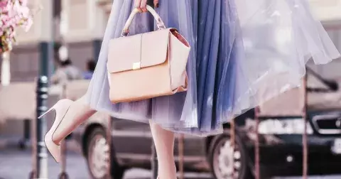 Ballet Pink: Trendy barva letošního jara vládne oblíbeným módním doplňkům. Inspirujte se v naší galerii