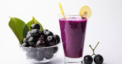 Proč zkusit jamun, indickou černou švestku: Přírodní elixír mládí a zdraví je zázrak pro ženy po 50