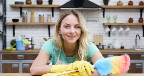 Zdenka (45 let): Petře, chci být žena v domácnosti. Baví mě se starat o tebe, děti a domácnost!