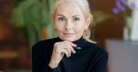 Máte řídké jemné vlasy, které se lámou a padají? Jak zatočit s nejčastějšími problémy u žen po 50, poradí vlasová odbornice. Klíčová je jedna věc