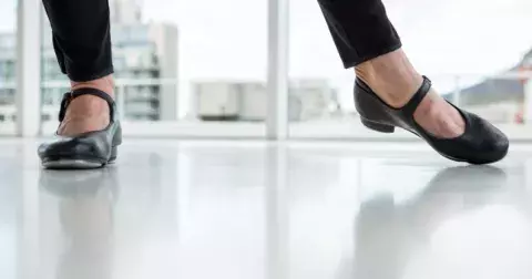 Víte, co jsou ballerainer? Slibujeme, že si boty roku 2025 zamilujete na první obutí