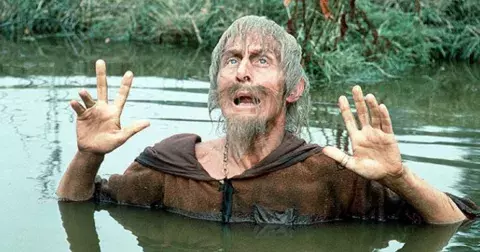 Pamatujete si na dnes legendárního Čáryfuka? Děti socialismu nešikovného čaroděje hltaly, příběhy bavily celou rodinu