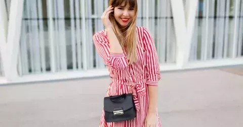 Trendy vzory, které ovládnou jaro/léto 2025: Zapomeňte na leopardí vzor, zamilujte se zpět do elegantní klasiky