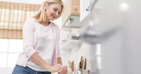 Ženy nad 50 let by měly pravidelně jíst tyto potraviny. S čím pomohou, radí odbornice