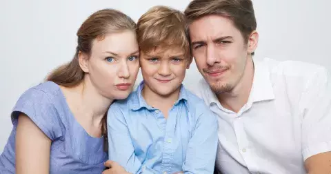 Petr (47 let): Syn mé přítelkyně mě nenávidí a chce, abych se s jeho mámou rozešel, já už dál nemůžu!