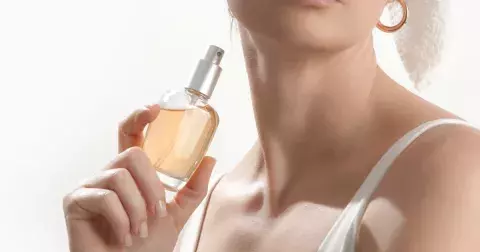 TOP parfémy a toaletní vody pro podzim 2024: Ve složení dominuje nejen vanilka, ale i další hřejivé ingredience