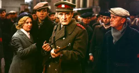 Kvíz: Předrevoluční socialistické seriály musely být ideologicky korektní, přesto mnohé z nich sledujeme dodnes. Jak dobře si pamatujete ty nejznámější i méně známé?