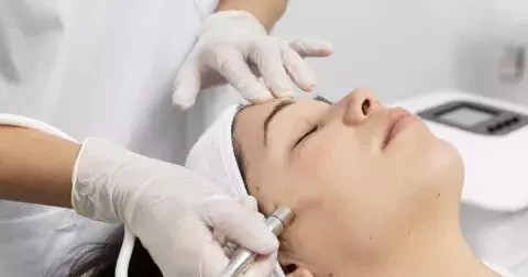 Hydrafacial: revoluční ošetření pleti s okamžitými výsledky. Pokud vás čeká důležitá událost, zkuste ji