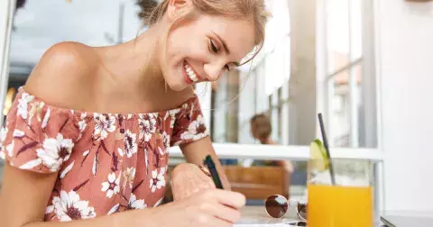 Kvíz: Poznáte zapomenuté výrazy, které už v běžné řeči dnes neuslyšíte? Pokud víte, co je vrkoč, kdo žere pomyje a co je třeba úhor, pak máte výhodu