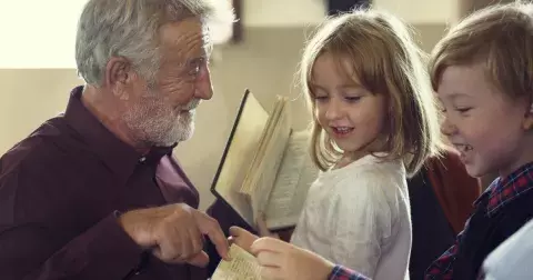 Kvíz: Znáte ještě výrazy jako býlí, kocanda či fořt? Otestujte si češtinu našich babiček