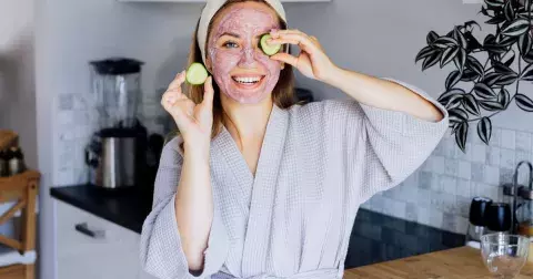 Zapomeňte na krémy za tisíce: Tento přírodní zázrak funguje lépe. Přírodní ingredience a domácí recepty mohou nahradit drahou kosmetiku