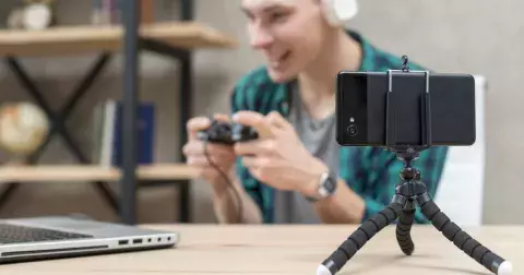 Světlana (46): Můj sedmnáctiletý syn chce být influencer. Nechodí ven, hraje hry a věří, že ho to jednou uživí!