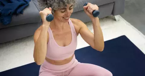 Jak často cvičit, aby vám rostly svaly a nepřibírali jste na váze: S čím kombinovat silový trénink, poradí odbornice. A nezapomínejte na jednu věc