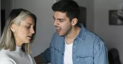 Olga (56): Odešla jsem od manžela, který mě týral. Ale pocit viny jsem si nesla roky.