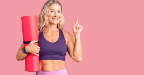 Pozice orla protahuje všechny velké klouby těla, posiluje svaly dolní i horní části těla a stimuluje orgány. A tím její výhody nekončí