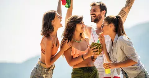 3 namení, která ráda slaví ve velkém stylu, 1, které se oslavě vyhýbá: Kdo miluje oslavy a kdo raději slaví o samotě?