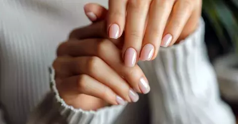 Hitem letošního roku jsou Soap Nails: I přírodní nehty mohou vypadat krásně, pokud jim dopřejete komplexní péči