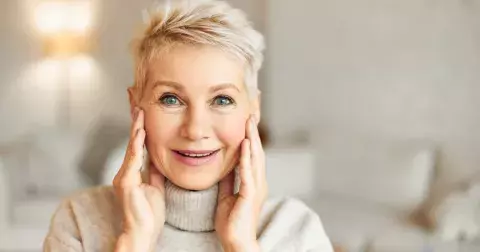 Nejlepší denní krémy, které můžete používat po 50: Dermatoložky doporučují vybírat především kvalitní složení. Tyto 3 látky mají na pleť téměř zázračné účinky