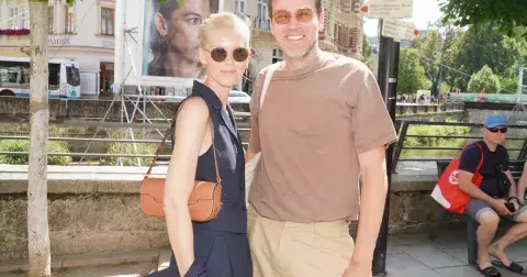 Móda z kolonády KVIFF 2025: Schneiderová vsadila na eleganci, Cristovao na pohodlí a vlastní styl