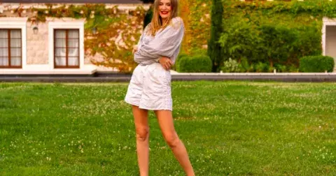 Znáte letní uniformu stylových Francouzek? I vy si vyzkoušejte skvěle sladěné košile, šortky a espadrilky. Léto není nuda