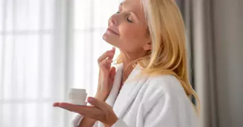 Zjednodušte péči o pleť na maximum. Můžete dosáhnout zdravější a krásnější pokožky. Odbornice poradí, jak s málem dosáhnout více