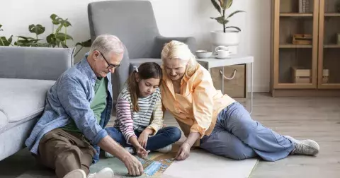 Iva (38 let): Adoptovali jsme si dědečka, soused byl samotář a morous. Dnes je součástí naší rodiny!