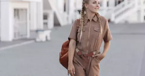 Ani v létě nevychází z módy ladění tón v tónu. Inspirujte se našimi tipy na stylové outfity do města i do přírody