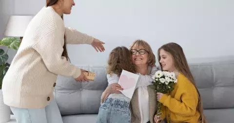 Vladimíra (71): Mám čtyři vnoučata, ale dvě z nich nesmím ani obejmout. Peníze ale snacha chce pokaždé!