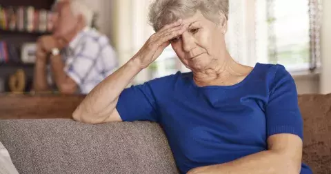 Zdena (62): Můj muž odešel do důchodu a najednou jsme si neměli co říct. Žijeme vedle sebe, ale ne spolu.