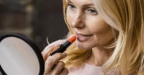 Nesprávné líčení rtů vás udělá starší, říká vizážistka. Jak se tomu vyhnout a jaké produkty zvolit?