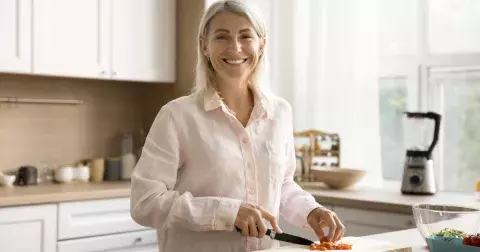 Jak se dožít 100 let: Zařaďte do svého jídelníčku potravinu, kterou máme všichni doma. Účinně bojuje proti zánětům v těle