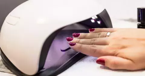 Nádherné gelové nehty jako ze salonu doma krok za krokem. I s prvotní investicí výrazně ušetříte