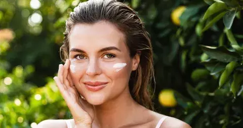 Objevte 17 nejlepších SPF produktů pro obličej testovaných redaktorkami Světa ženy: Voní, chrání, ale každý je jiný. Které opravdu fungují?