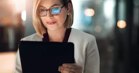 Zapomeňte na brýle z drogerie a nespoléhejte na mrkev. Jaké další chyby děláme v péči o zrak 