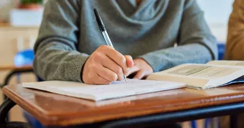 Kvíz: Jak dobře byste byli připraveni na 7. třídu? Zopakujte si učivo základní školy a zjistěte, jestli byste patřili mezi jedničkáře nebo flákače