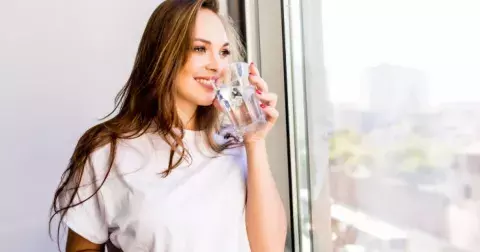 Potřebujete nastartovat hubnutí? Tolik vody je třeba vypít ještě před snídaní