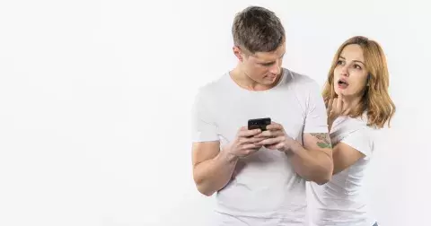 Adéla (38 let): Manžel sází online, prohrál už desítky tisíc a nevím, jak to řešit!