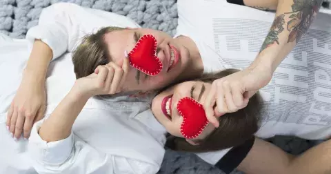 Kdy potkáte osudovou lásku? Měsíce a období podle znamení. Střelci se zamilují až v důchodu, Raci milují pořád