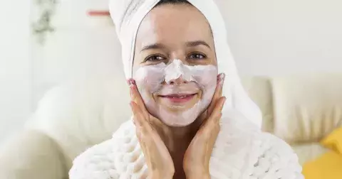 Kvalitní kolagenové masky, které vrátí vaší pleti pružnost i po 50. Kosmetičky doporučují dodržovat tuto skin care rutinu